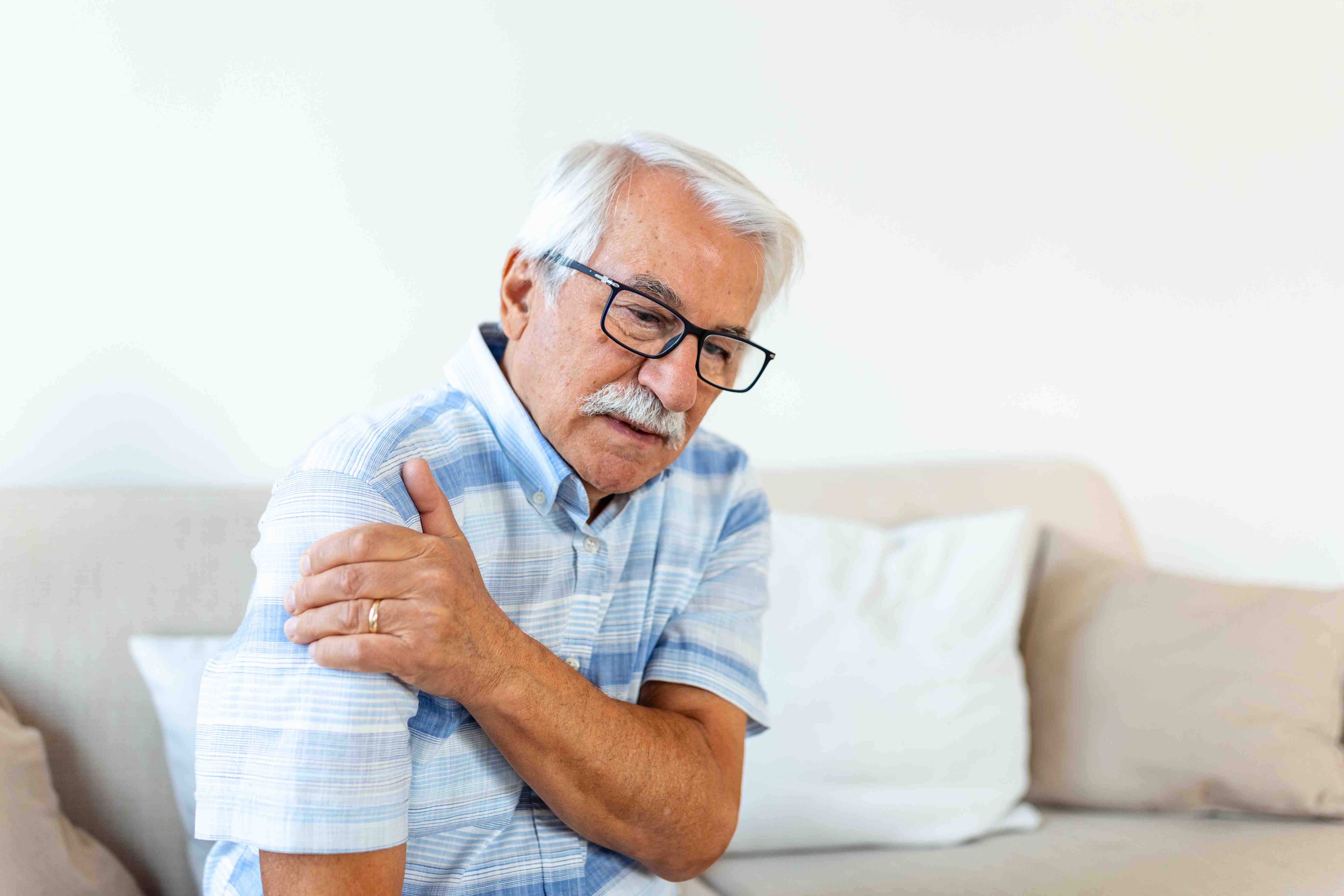old-senior-man-with-shoulder-pain-upset-senior-elder-man-feel-sudden-back-pain-muscles-ache-tension-injury-home-grandfather-touching-shoulder-having-osteoarthritis-arthritis-compressed